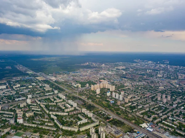 Kiev Üzerine Bahar Yağmuru Gökyüzünde Kara Gök Gürültülü Bulutlar Var — Stok fotoğraf