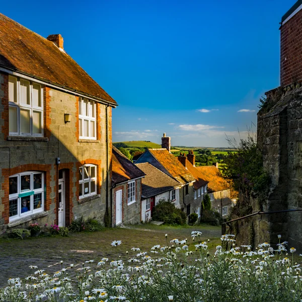 Gold Hill nel villaggio di Shafetsbury, Dorset rurale, Regno Unito — Foto Stock