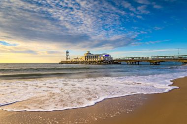 Bournemouth Plajı ve iskelesi Sunrise '
