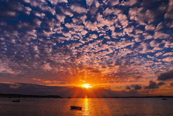 gün batımında sandbanks dorset içinde