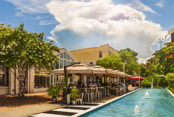 Lincoln Road quartiere dello shopping a Miami Beach — Foto Stock