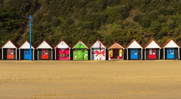 Bournemouth Sahili Ndeki Altın Kum Noel Temalı Plaj Kulübeleri — Stok fotoğraf