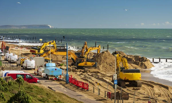 Bournemouth Kıyı Şeridinin Beş Mil Boyunca Yıpranmış Damatlar Değiştirilir — Stok fotoğraf