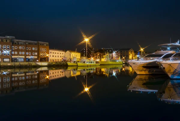 Bright Street Lights Cast Star Shapes Reflections Still Waters Poole — Stock Photo, Image