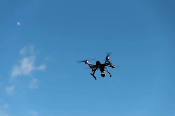 Dron Vuelo Sobre Cielo Azul Images De Stock Libres De Droits