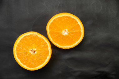 Valencia 'dan portakallar meyve suyu yapmak için hazırlanıyor.