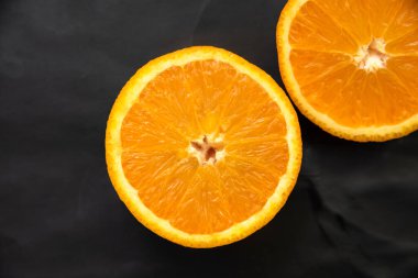 Valencia 'dan portakallar meyve suyu yapmak için hazırlanıyor.