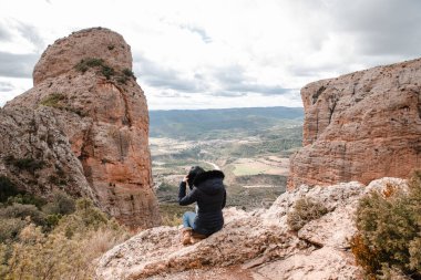Riglos 'lu Mallos, Huesca, İspanya. 275 metreye kadar uzanan duvarları olan muhteşem kaya oluşumları.