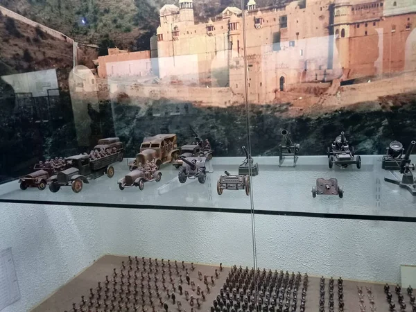 Hyderabad Telangana Hindistan 'daki Salar Jung Müzesi, Hindistan' ın başkenti Telangana 'da bulunan Musi Nehri' nin güney kıyısındaki Dar-ul-Shifa 'da bulunan bir sanat müzesidir. Hindistan 'ın üç ulusal müzesinden biridir..
