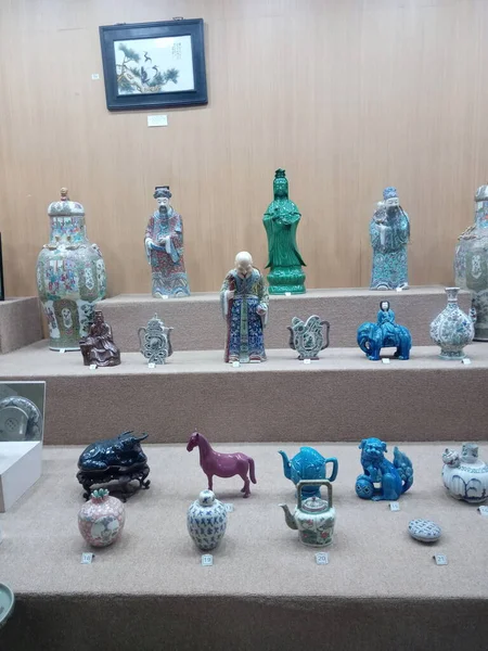 Salar Jung Müzesi, Hindistan 'ın Hyderabad kentindeki Musi Nehri' nin güney kıyısındaki Dar-ul-Shifa 'da bulunan bir sanat müzesidir. Hindistan 'ın üç ulusal müzesinden biridir..