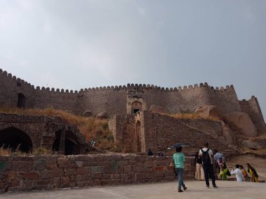 Golconda Kalesi, Golkonda (Telugu) olarak da bilinir. 