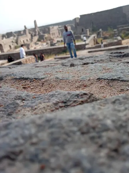 Golconda Kalesi, Golkonda (Telugu) olarak da bilinir. 