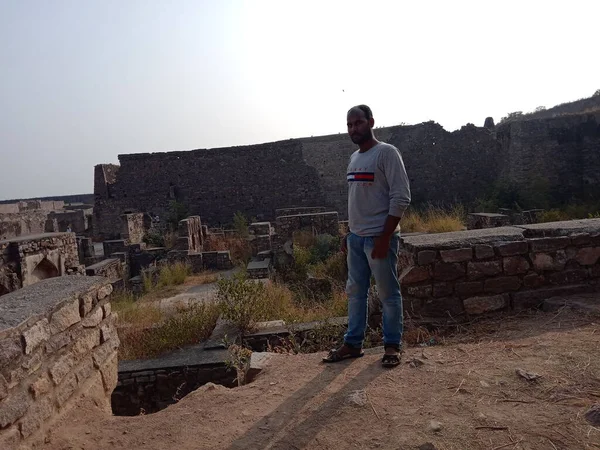 Golconda Kalesi, Golkonda (Telugu) olarak da bilinir. 