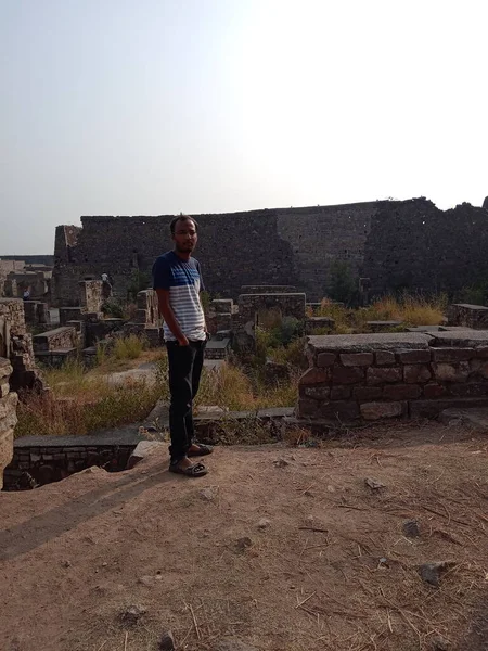 Golconda Kalesi, Golkonda (Telugu) olarak da bilinir. 