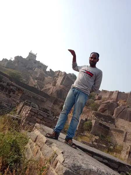 Golconda Kalesi, Golkonda (Telugu) olarak da bilinir. 