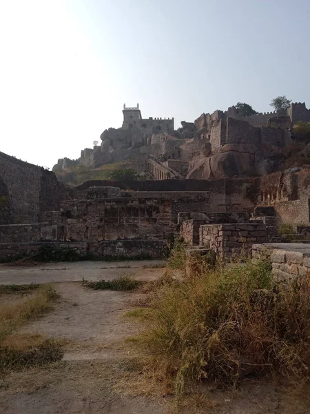 Golconda Kalesi, Golkonda (Telugu) olarak da bilinir. 