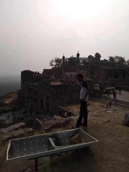 Golconda Kalesi, Golkonda (Telugu) olarak da bilinir. 