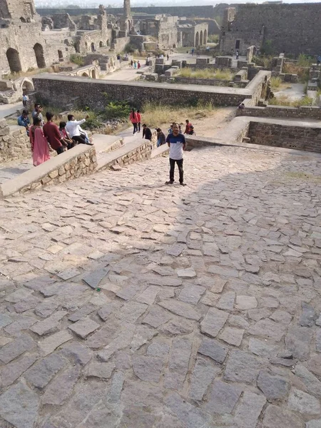 Golconda Kalesi, Golkonda (Telugu) olarak da bilinir. 