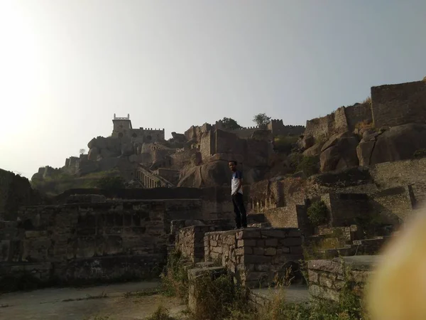 Golconda Kalesi, Golkonda (Telugu) olarak da bilinir. 