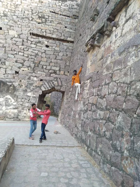 Golconda Kalesi, Golkonda (Telugu) olarak da bilinir. 