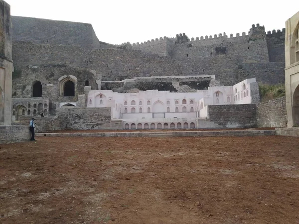 Golconda Kalesi, Golkonda (Telugu) olarak da bilinir. 