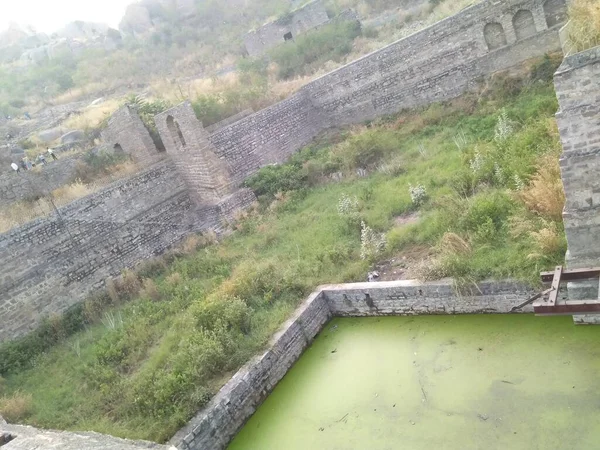 Golconda Kalesi, Golkonda (Telugu) olarak da bilinir. 