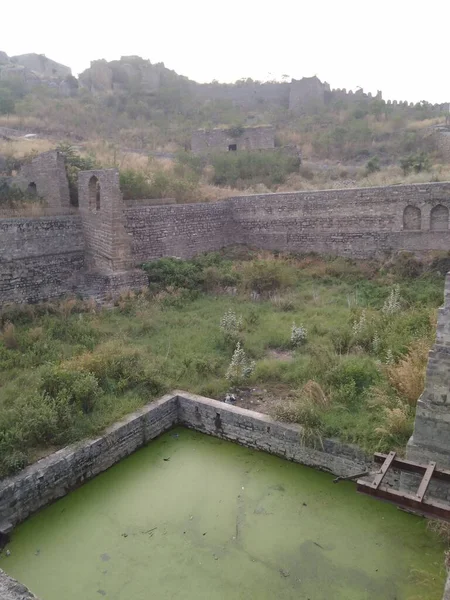 Golconda Kalesi, Golkonda (Telugu) olarak da bilinir. 