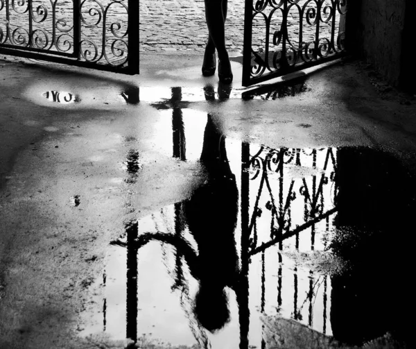 Silhouette Girl Standing Street Creative Photo Rain Mood Woman Reflection — Stock Photo, Image