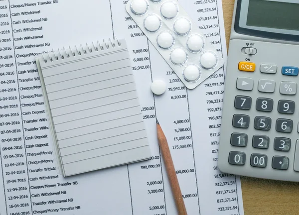 Planejamento de orçamento mensal, Finanças sobre conceito de saúde — Fotografia de Stock