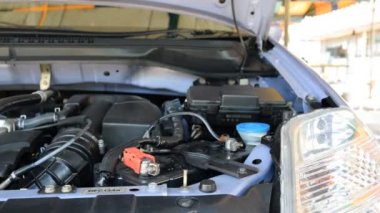 Otomotiv teknisyeni şarj araç pil