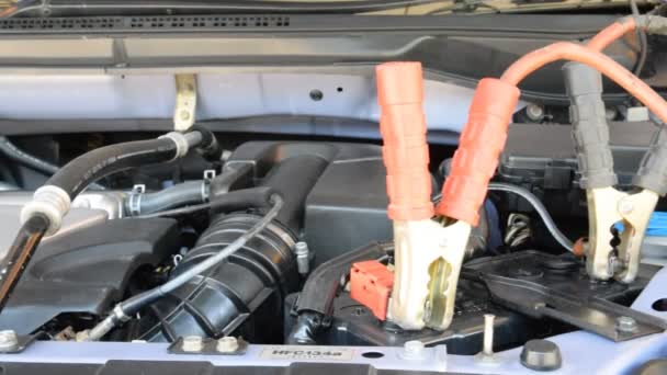 Automotive technician charging vehicle battery — Stock Video