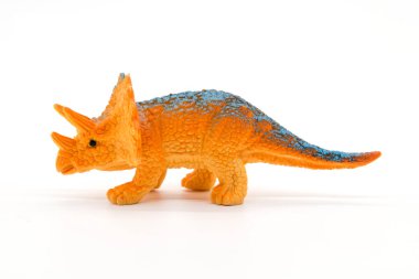 Triceratops oyuncak model beyaz arka plan üzerinde