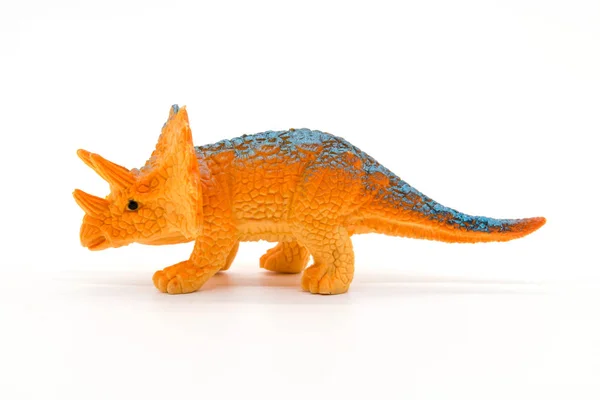Triceratops leksak modell på vit bakgrund — Stockfoto