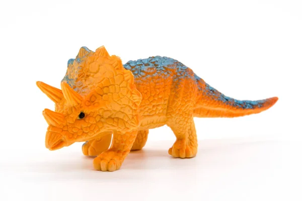 Triceratops modello giocattolo su sfondo bianco — Foto Stock