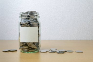 Para para kavramı için cam şişede tasarrufu