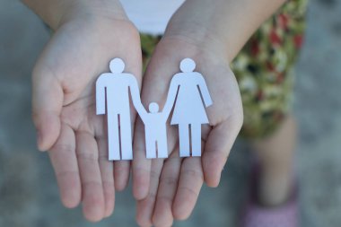 Kalp ve aile, kavramı küçük model holding çocuk eller
