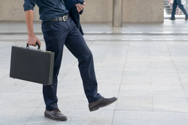 Affärsman som promenader, arbetare — Stockfoto