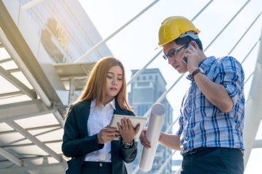 Mimarlar yeni proje planlıyorsunuz. Tec. çalıştıkları