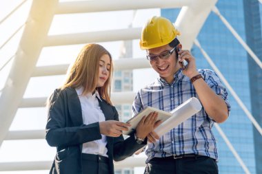 Mimarlar yeni proje planlıyorsunuz. Tec. çalıştıkları