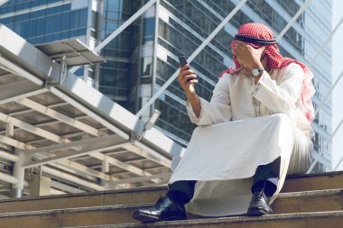 Arap işadamı kaybetme Menkul Kıymetler Borsası üzerinden hayal kırıklığına, 