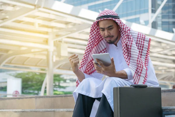 Arab businessman using tablet  in the city — Stock Photo, Image