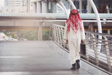 Arap işadamı holding çanta 