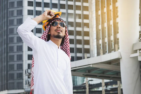 Arab Engineer construction worker holding helmet construction — Stock Photo, Image