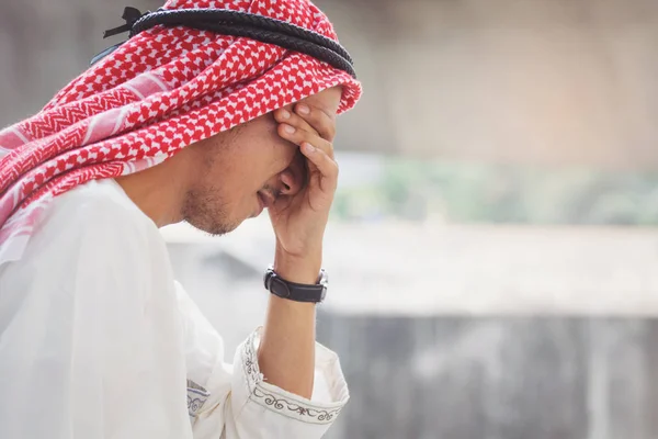 Арабські бізнесмен розчаровані від втрати, у фондова біржа, — стокове фото