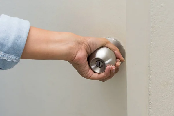Asian women hand open door knob — Stock Photo, Image