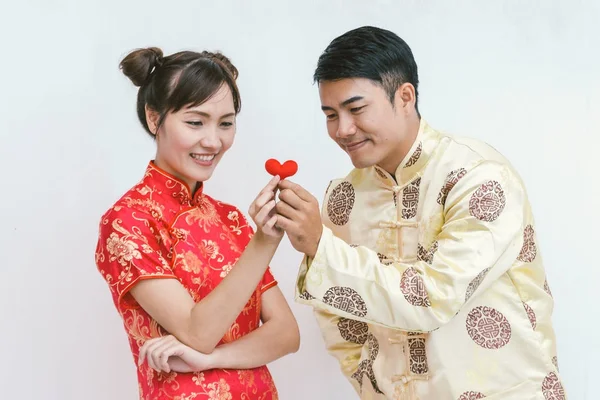Junges chinesisches Paar am Valentinstag — Stockfoto