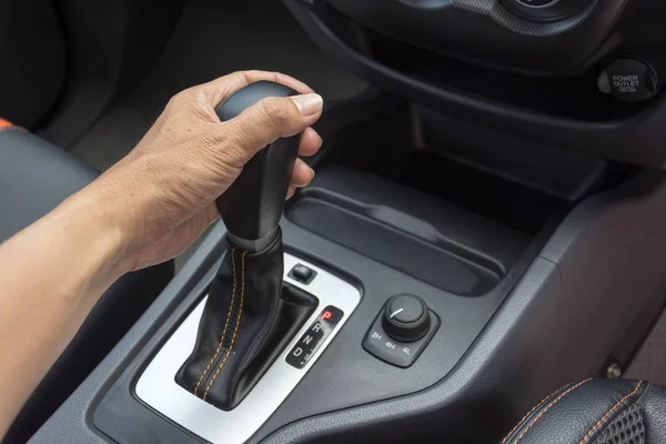 Driver man hand holding automatic transmission in car — Stock Photo, Image