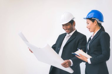 Foreman'ın mimar adam ve çalışan kadın. ekip çalışması kavramı 