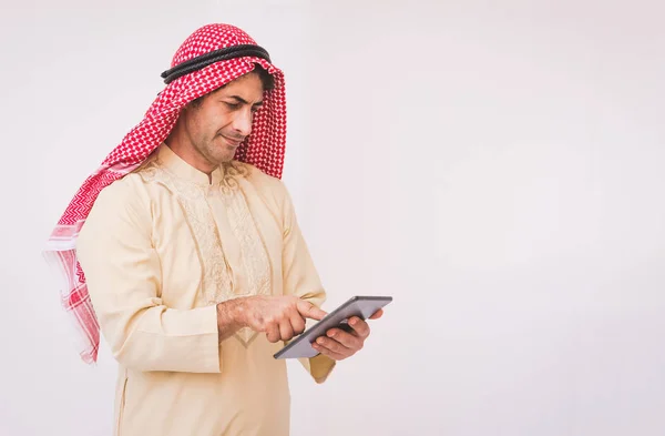 Арабські бізнесмен, використовуючи на мобільний телефон — стокове фото