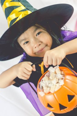 Güzel kız cadı kabak ile 